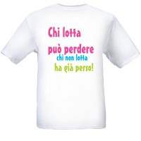 T-shirt Unica con frase "CHI LOTTA PUO' PERDERE CHI NON LOTTA HA GIA PERSO"